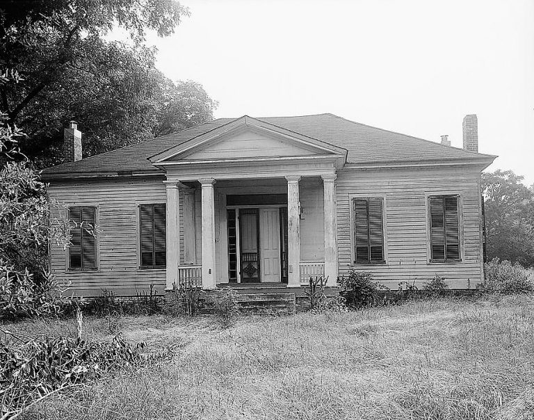 Queensdale was a large antebellum plantation in Lowndes County, Alabama