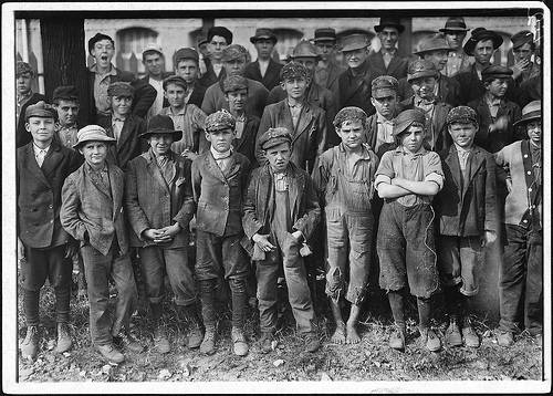 Closing time at Dallas Mill, they all said they were 12 but some said they lied, photo November, 1910 by Lewis Hines