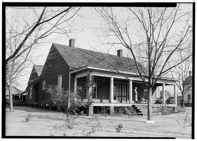 Historic American Buildings Survey W. N. Manning, Photographer, December 11, 1934 FRONT AND SIDE VIEW, S.W. - Oates-Danzey House, West Washington & Trawick Streets, Abbeville, Henry County, AL