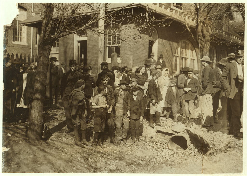 People working in Dallas Mills2 1910
