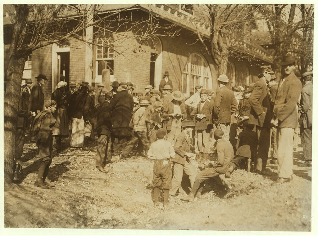 People working in Dallas Mills3 1910