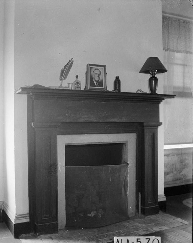 Glennville plantation15 MANTEL IN N.E. ROOM UPSTAIRS