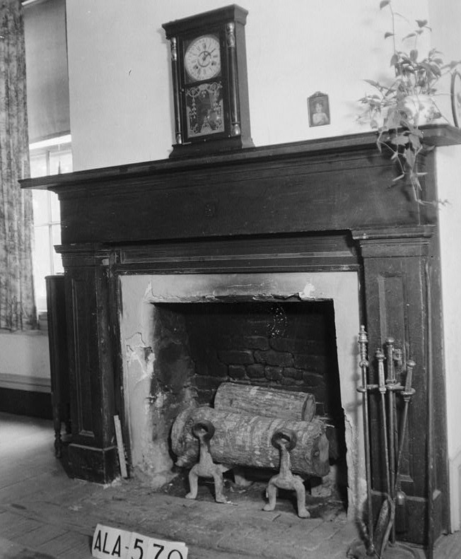 glennville plantation10 MANTEL IN SITTING ROOM (S.W. ROOM) ADJOINING PARLO - Elmoreland