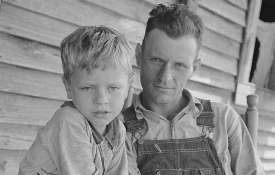 Stunning photographs from 1930s of some sharecropping families in