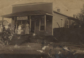 Group_standing_on_the_porch_of_the_Blocton_Post_Office_in_Bibb_County_Alabama