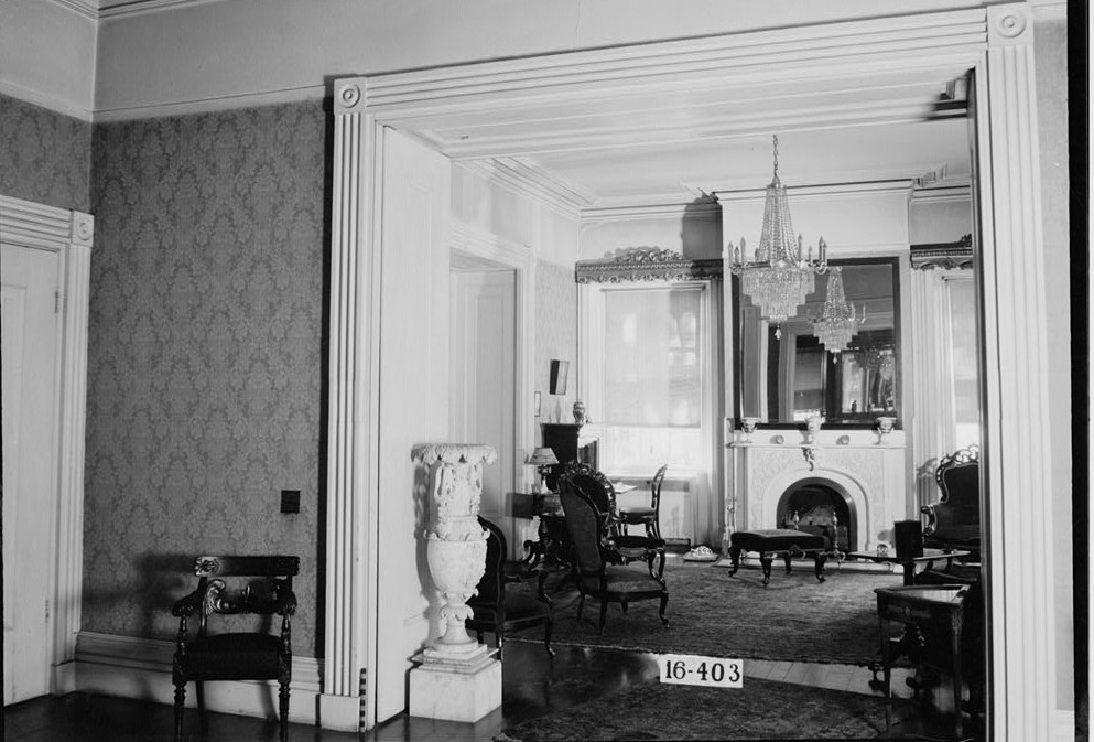 W. N. Manning, Photographer, April 25, 1934. DETAIL (FRONT HALL LOOKING INTO DRAWING ROOM) - Governor Thomas Bibb House