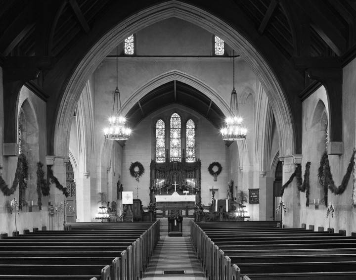 Christmas_decorations_inside_the_Church_of_the_Ascension_at_315_Clanton_Avenue_in_Montgomery_Alabama