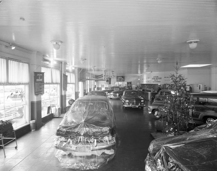 Christmas_display_in_the_showroom_of_the_W_Cleve_Stokes_Company_at_the_intersection_of_Church_and_Molton_Streets_in_Montgomery_Alabama