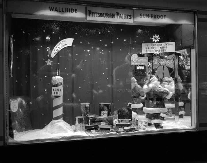 Christmas_display_window_for_the_Pittsburgh_Paints_store_in_Montgomery_Alabama