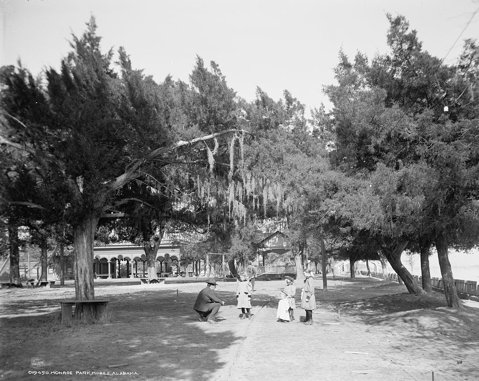 Monroe Park, Mobile, Alabama ca. 1900 - Detroit Publishing Company