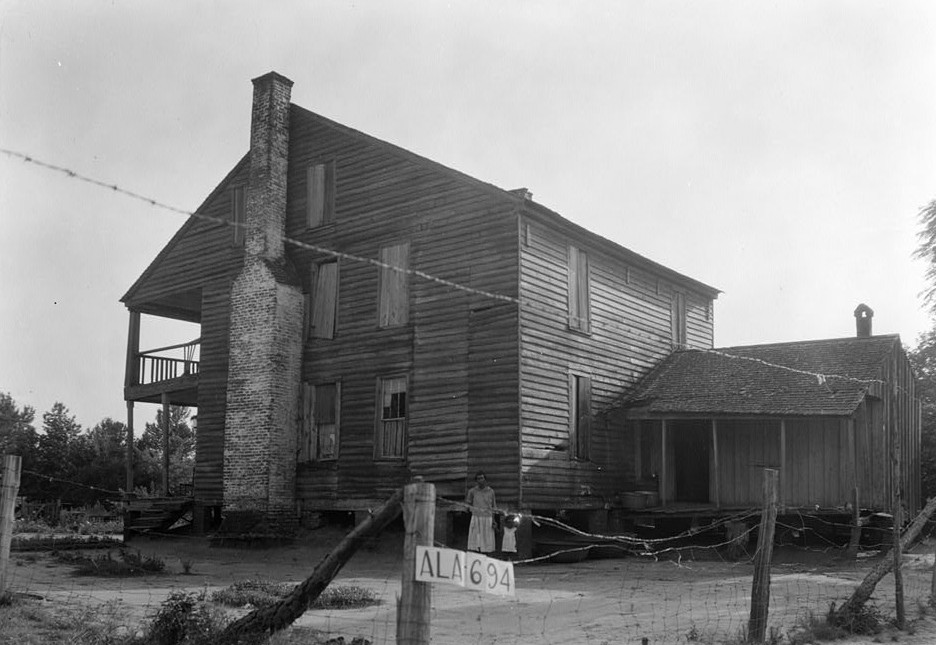W. N. Manning, Photographer, June 12, 1935. Read and Side View,