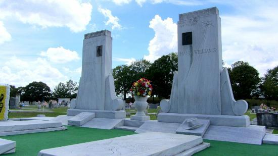 hank-williams-memorial