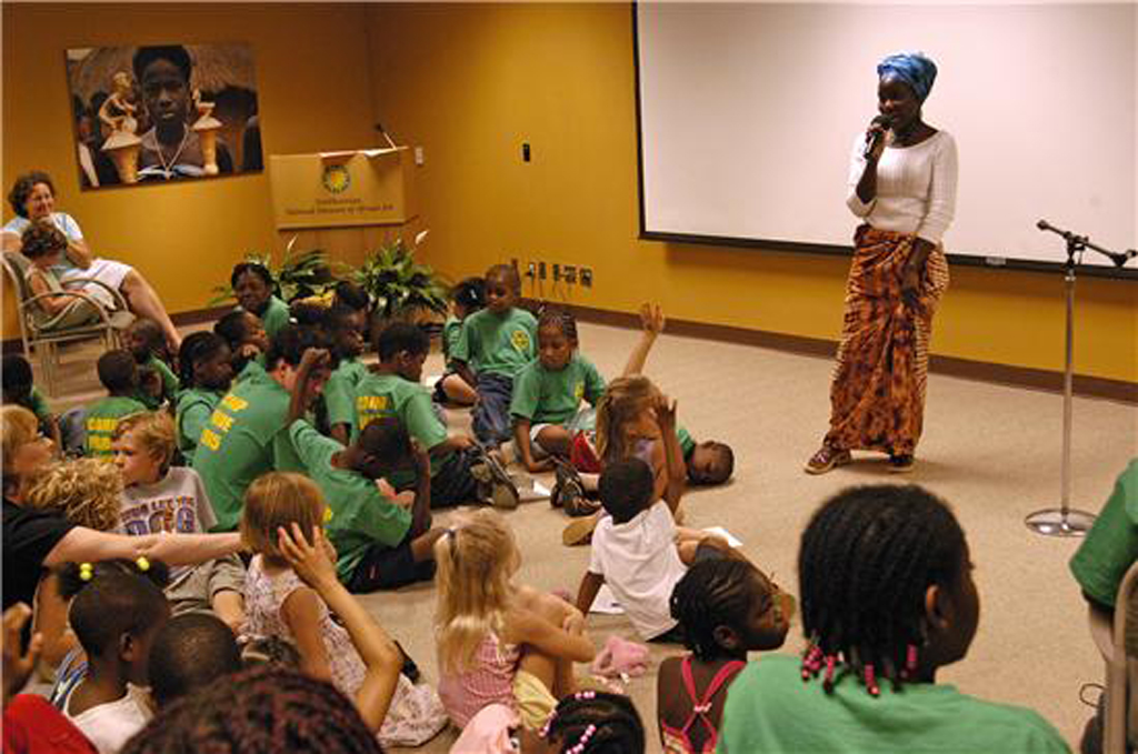 Beatrice_Birra_Storytelling_at_African_Art_Museum