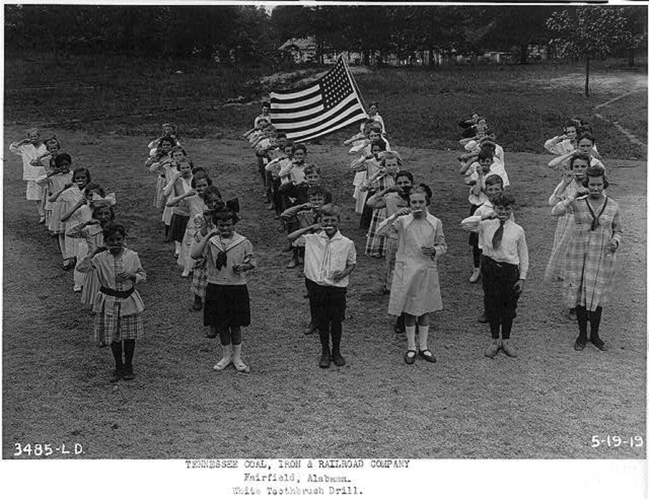 Can you believe there were actually tooth brush drills in school in 1919? [see vintage pics]