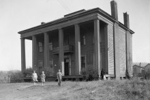 PATRON – See beautiful [photographs] of Benjamin P. Worthington home, pioneer and a founder of Birmingham, Alabama