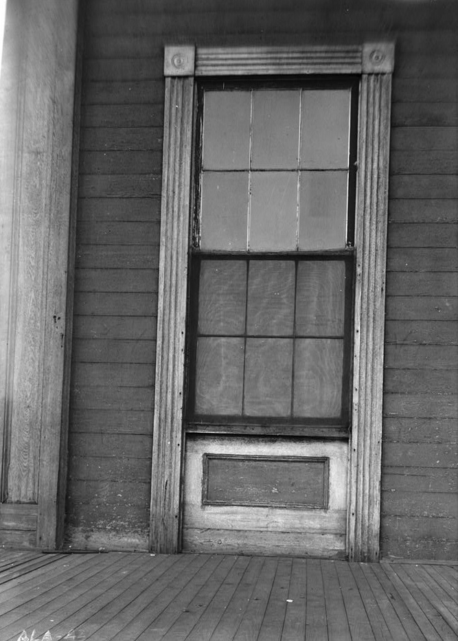 Alex Bush, Photographer, March 4, 1937 WINDOW DETAIL ON SOUTH WALL OF FRONT PORCH - Benjamin Pinckney Worthington House, Sixth Avenue South, Birmingham, Jefferson County, AL