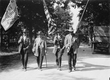 PATRON + These veterans showed much dignity and respect toward each other as they put the Civil War behind them [vintage pictures & film]