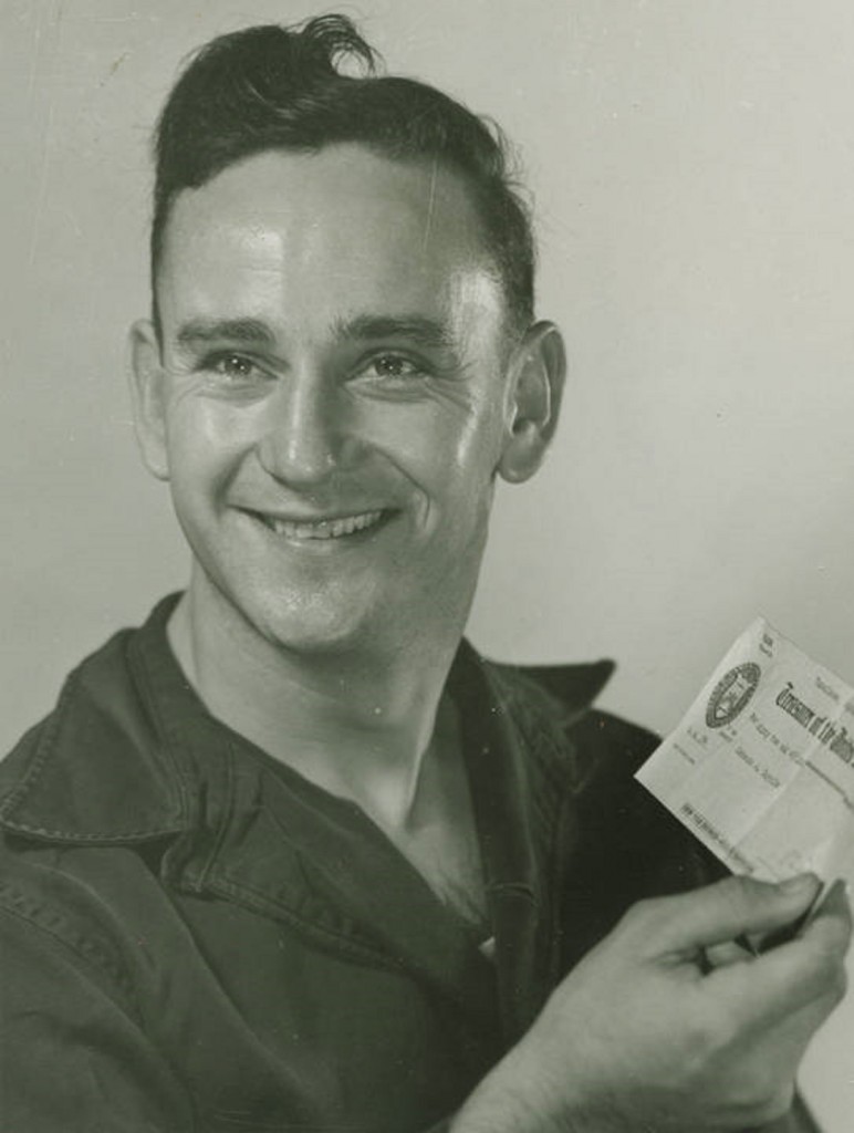 Lt. Homer B. Pou, Northington General Hospital patient from Tuscaloosa, Ala., is shown with his first pay check since February 1944 – a check for $6,459 Q46249