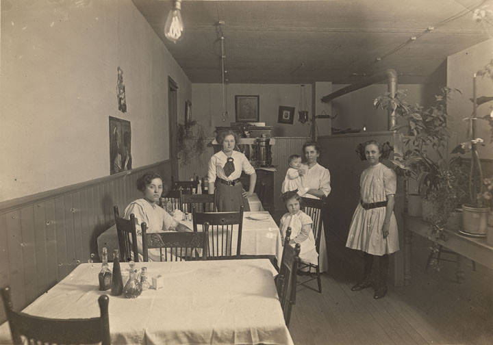 Women and girls in a café in Cullman, Alabama ca. 1910 - The back of the photograph says,”Engelhart” photographer Emil Kroessman - Q8557