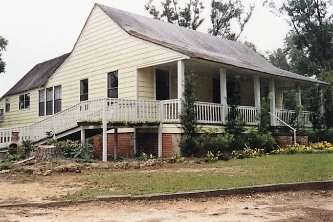 House on the east side of County Road 15 in the historic area of Belleville, Alabama. built about 1850 (Alabama Department of Archives and History)