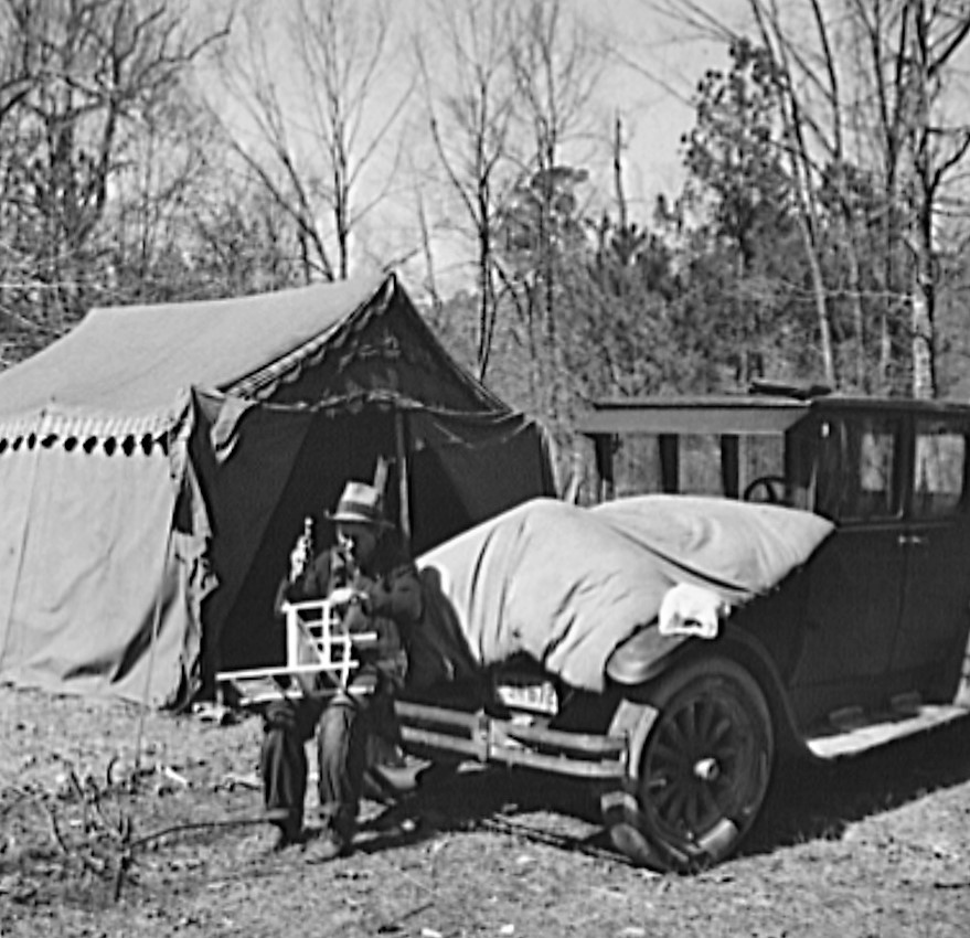 Making chairs to sell to tourists in a migrant camp on highway near Birmingham, Alabama (Library of Congress)