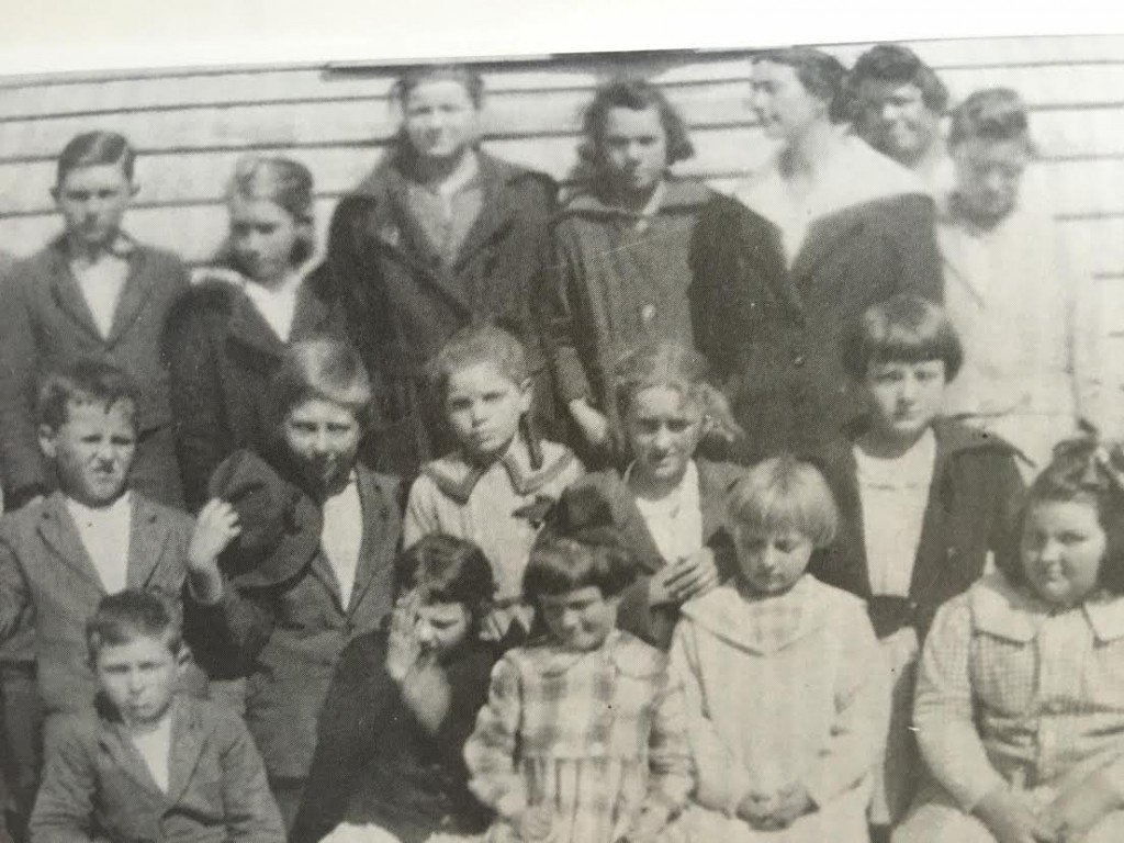 Mossy Grove picture is a family photo owned by Amanda Gallatin. Donie C. Ellis is in the middle row, 4th from the left.