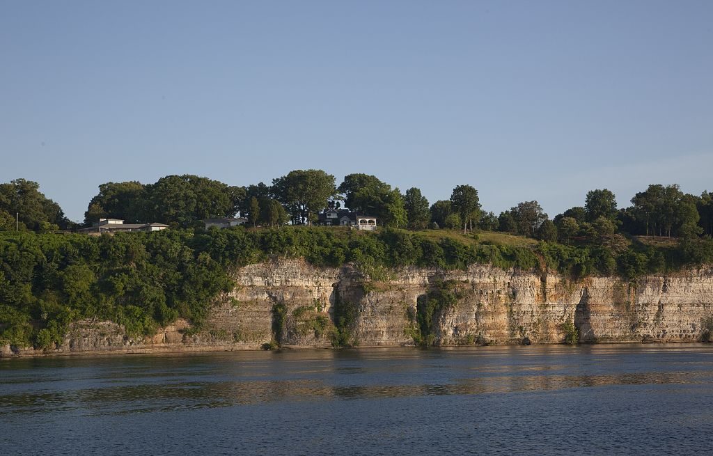 Cliffs on the Tennessee River overlook Florence, Alabama 2010 (photographer Carol Highsmith, Library of Congress)