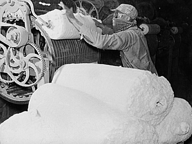 PATRON + In a cottonseed oil plant, every part of the cotton was used in 1939 -[vintage pictures]