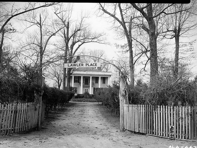 PATRON + Does this beautiful old mansion still exist in Talladega County?