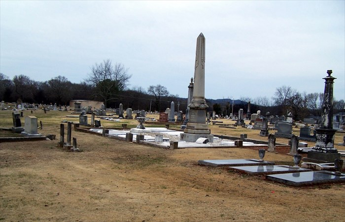 PATRON – Anecdotes and burials of the old graves in Tuscumbia’s Oakwood Cemetery, Alabama