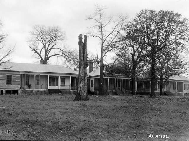 PATRON + Amazing photos of Franklin King Beck home in Wilcox County, Alabama built ca. 1832