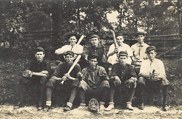 PATRON – Some old Baseball pictures from the past