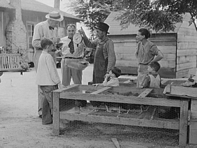 PATRON + Photos of patriotic Josh Smart family of Coffee County 1941