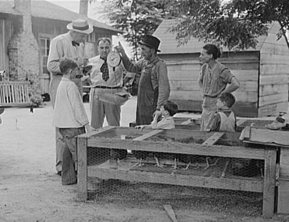 PATRON + Photos of patriotic Josh Smart family of Coffee County 1941